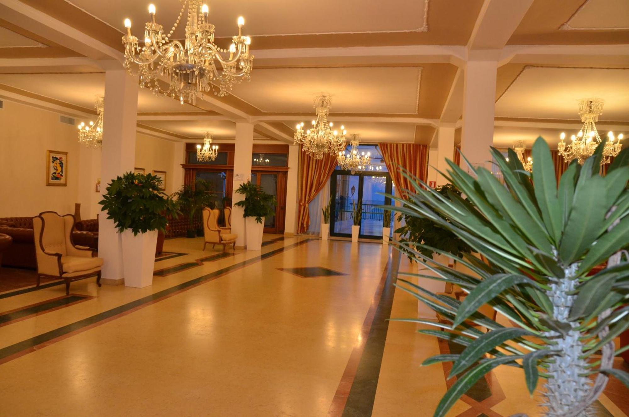Grand Hotel มอนเตซิลวาโน ภายนอก รูปภาพ